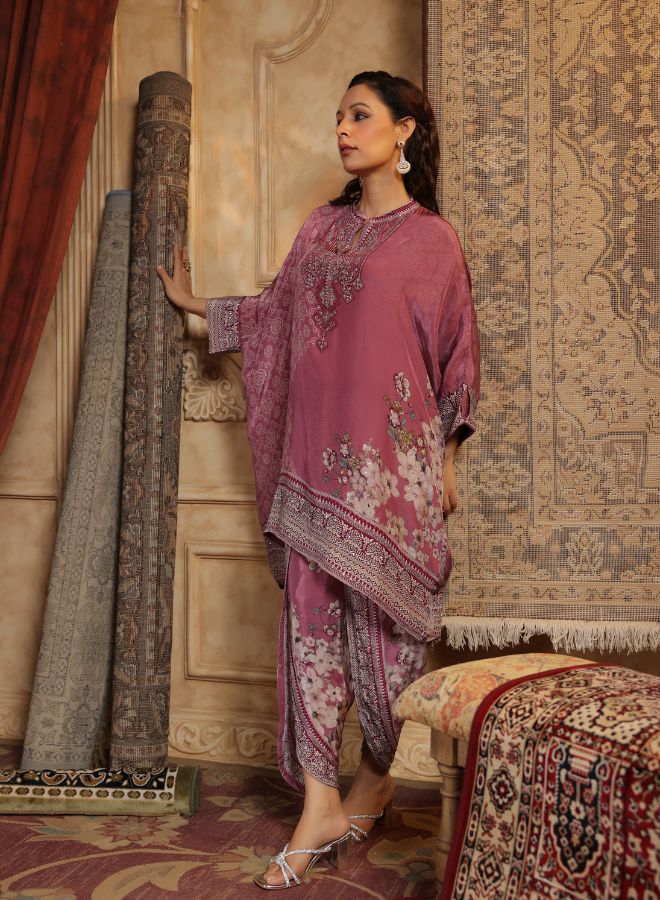 Elegant Lavender Kaftan with Intricate Print