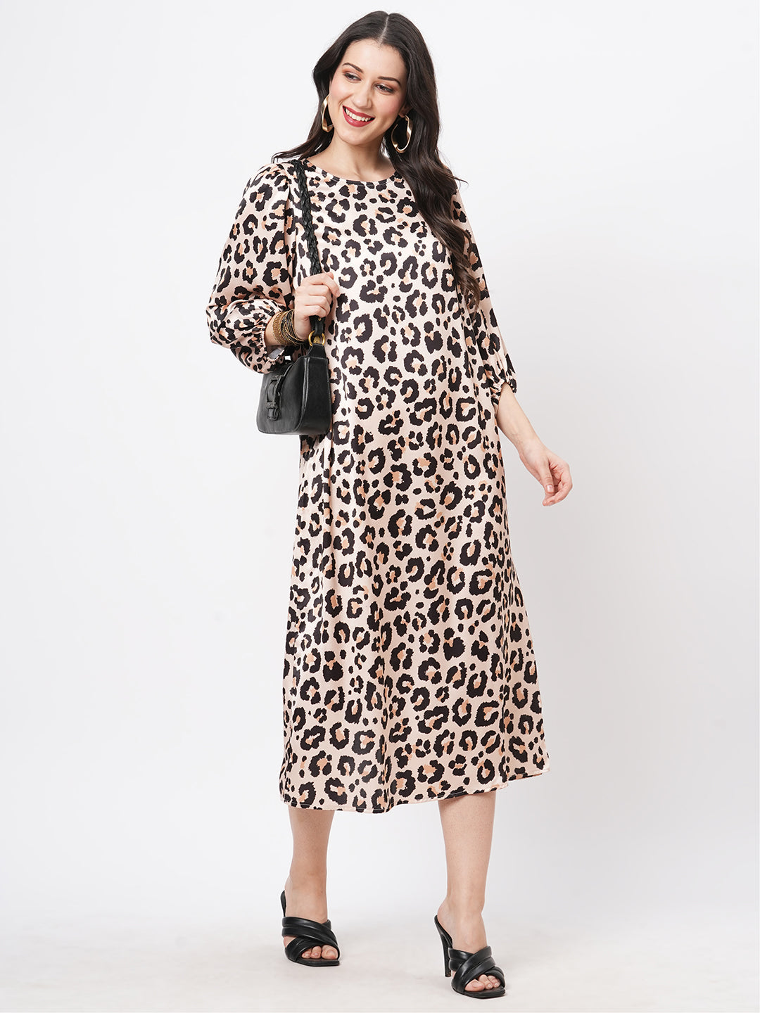 Oversized animal print calf length dress for a date in the evening Oversized animal print calf length dress for a date in the evening