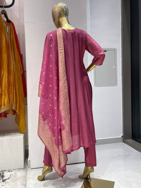 Rose pink embroiered kurta set