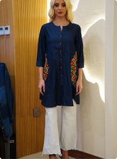 short dress in sturdy denim with pockets and embroidery around them
